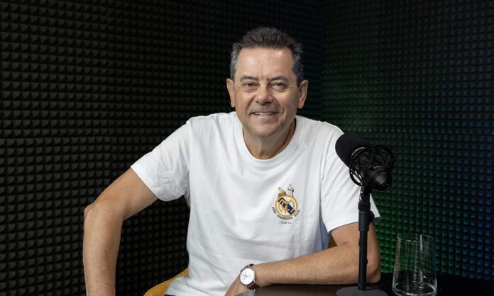 Tomás Roncero en un podcast. 