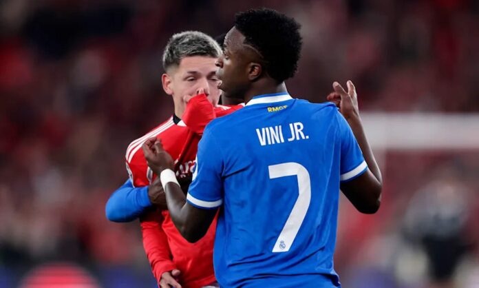 Vinícius Júnior y Prestianni durante el Benfica - Real Madrid.