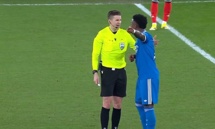 Vinicius denuncia que Prestianni le insultó y el partido estuvo parado durante cinco minutos