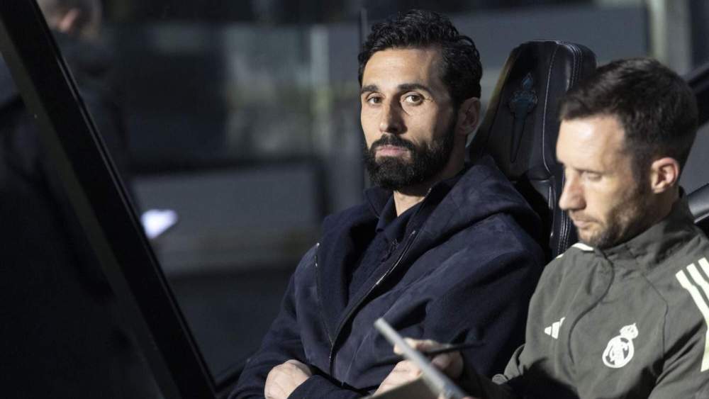 Álvaro Arbeloa, en el banquillo de Balaídos.