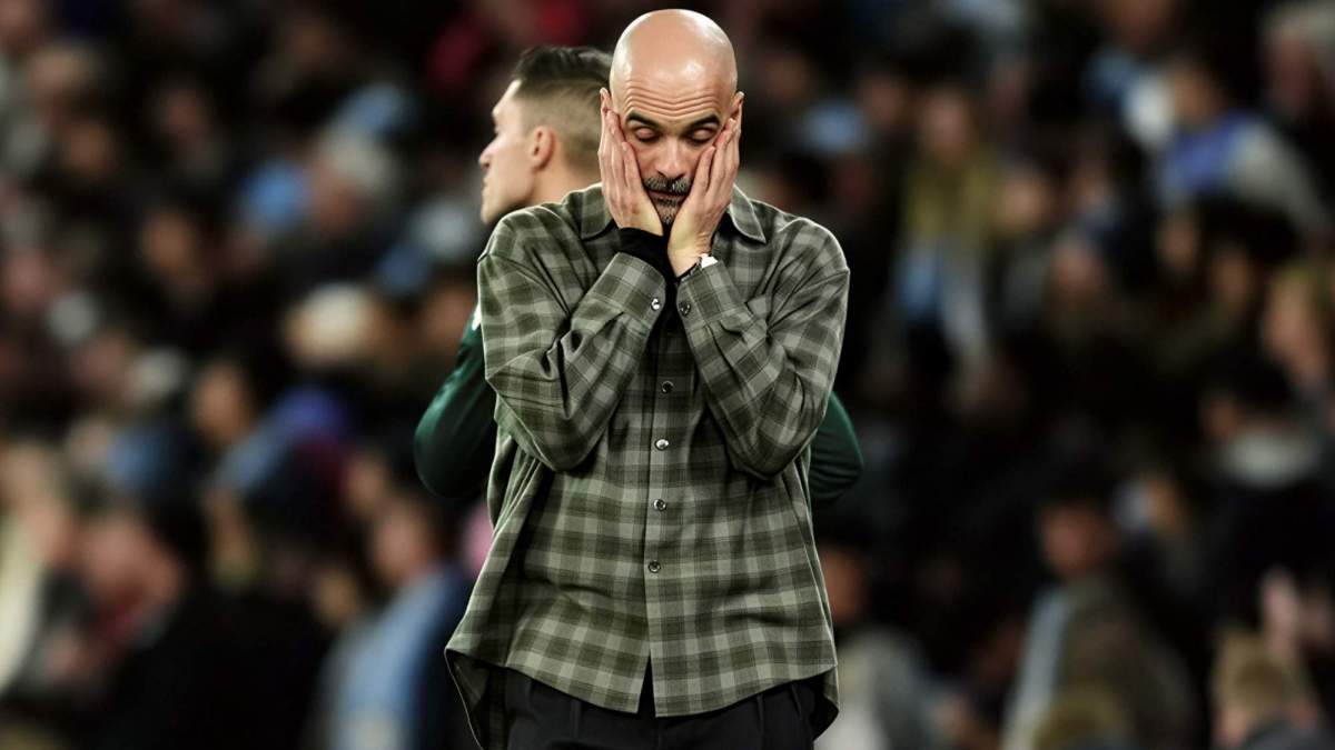 Pep Guardiola, con las manos a la cabeza durante el partido de esta noche entre el Manchester City y el Real Madrid.