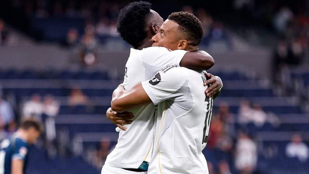 Vinicius y Mbappé celebrando un gol esta temporada