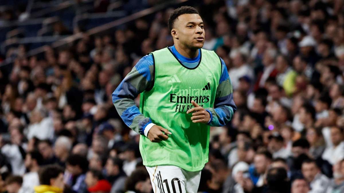 Kylian Mbappé en un calentamiento con el Real Madrid