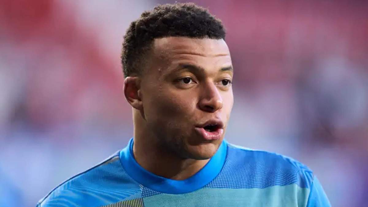 Kylian Mbappé en un calentamiento con el Real Madrid.