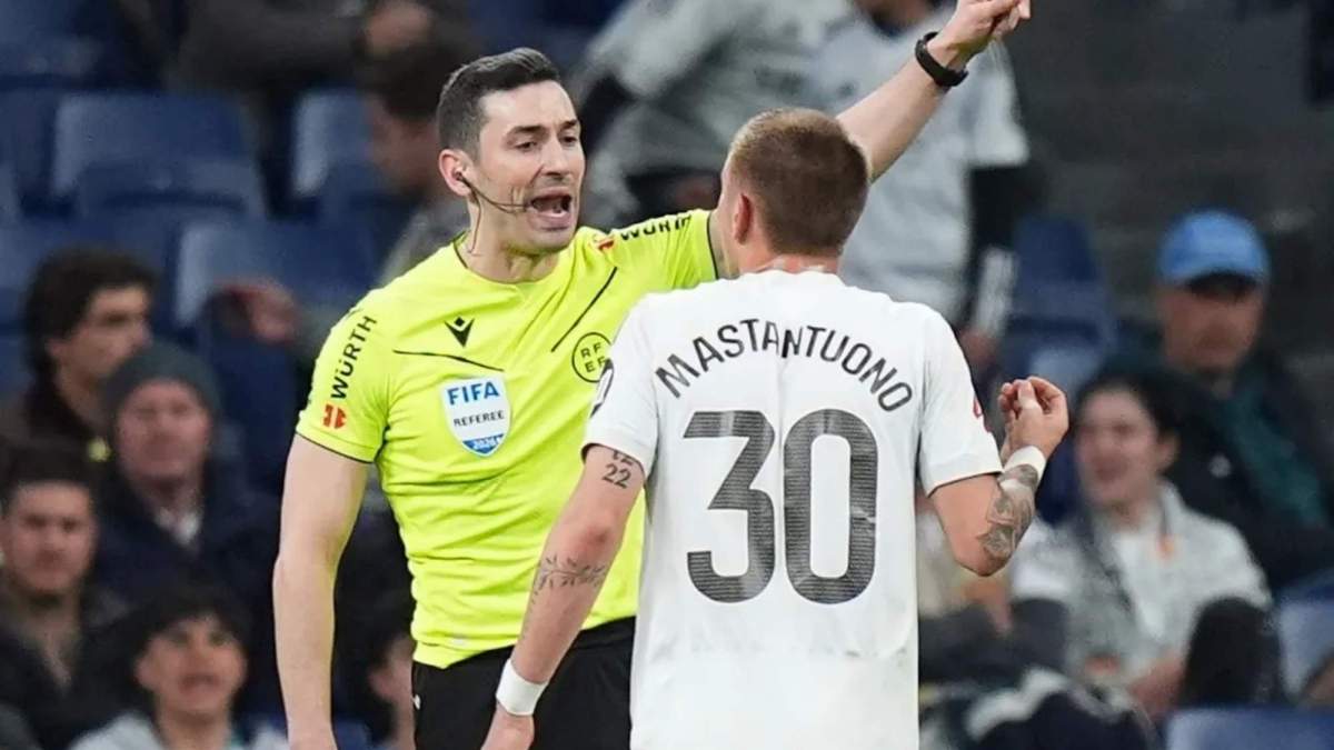 Es oficial, el acta de árbitro confirma que Mastantuono le gritó 