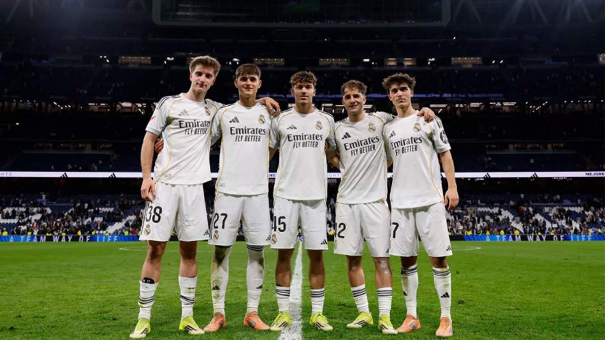 Jugadores de la cantera del Real Madrid en el partido contra el Elche.