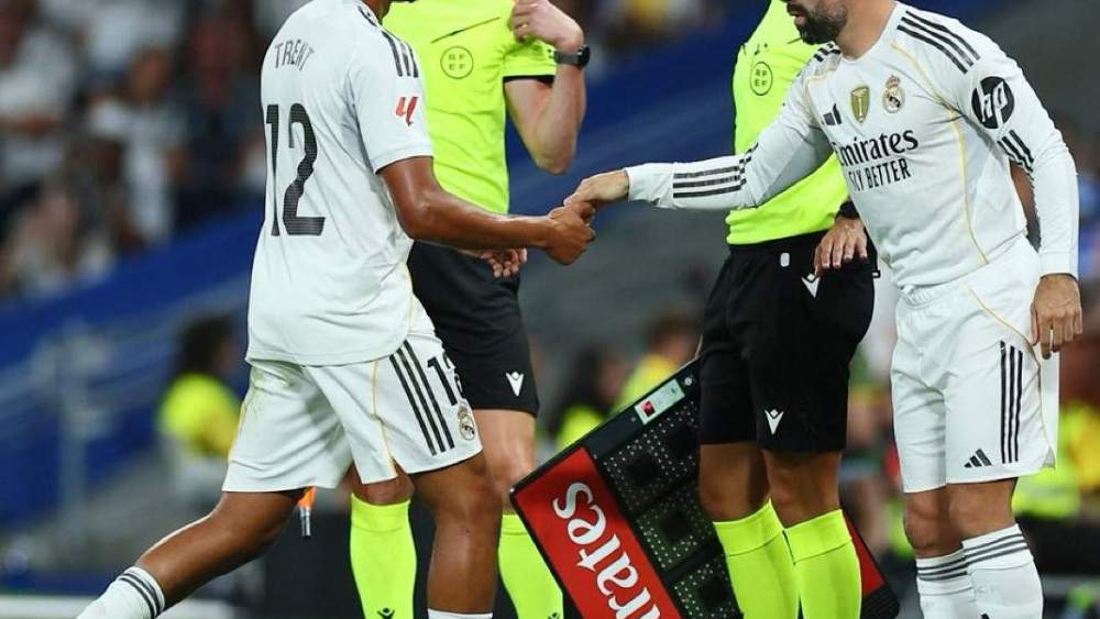 Cambio de Trent Alexander-Arnold por Dani Carvajal.