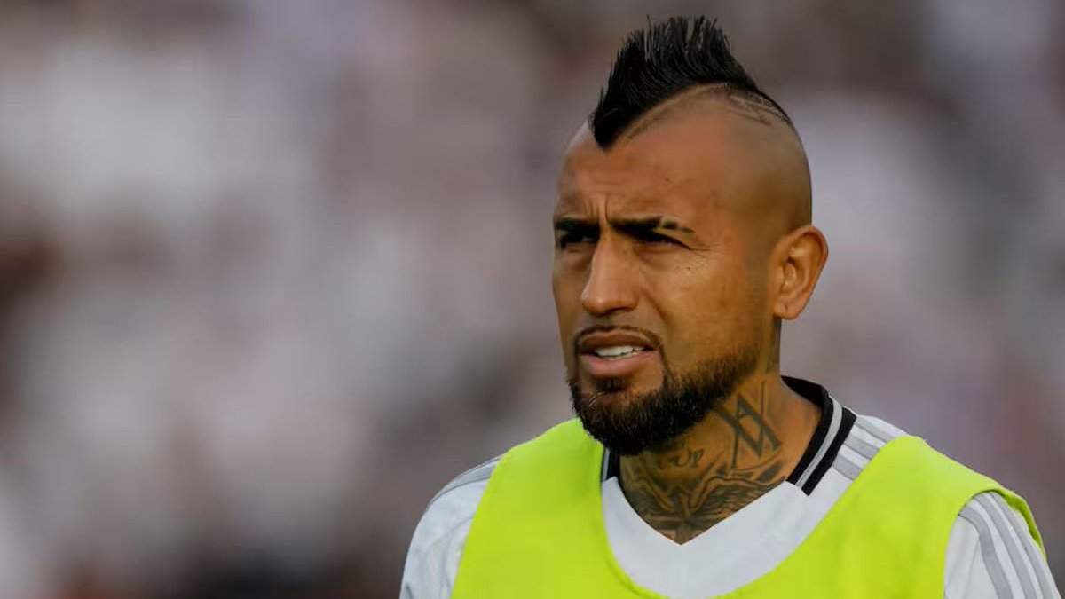 Arturo Vidal con un peto.