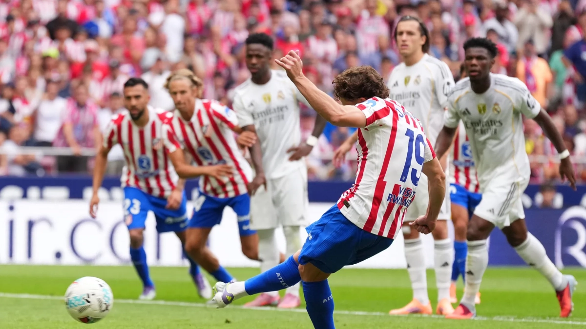 Julián Álvarez lanzando un penalti contra el Real Madrid. Julián Álvarez lanzando un penalti contra el Real Madrid.