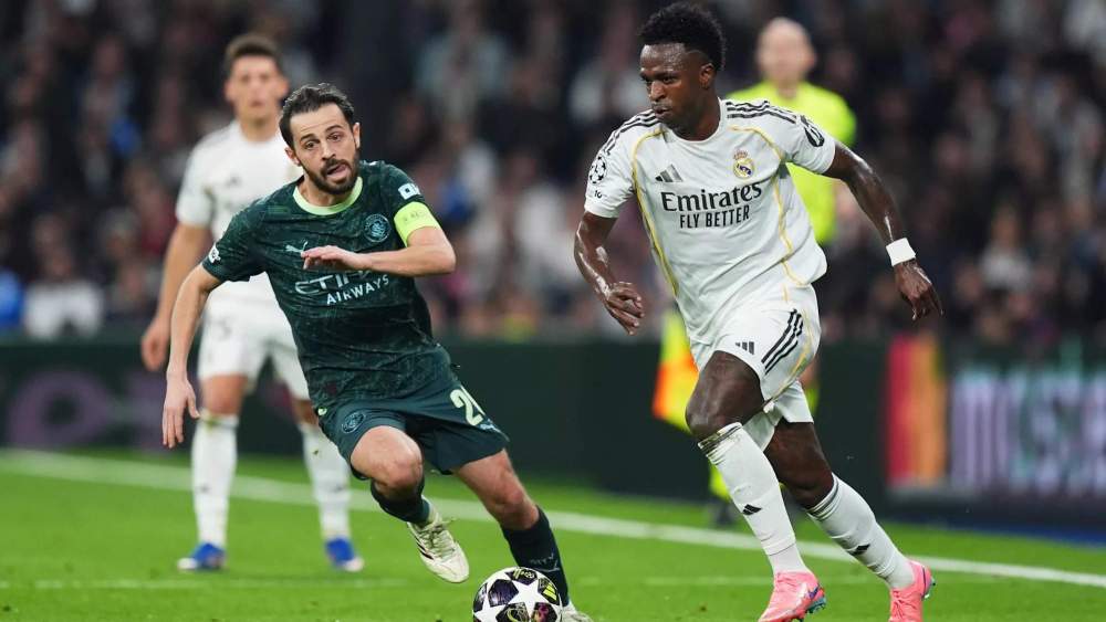 Bernardo Silva, defendiendo a Vinicius Junior en una jugada del encuentro entre el Real Madrid y el Manchester City de la semana pasada. Bernardo Silva, defendiendo a Vinicius Junior en una jugada del encuentro entre el Real Madrid y el Manchester City de la semana pasada.