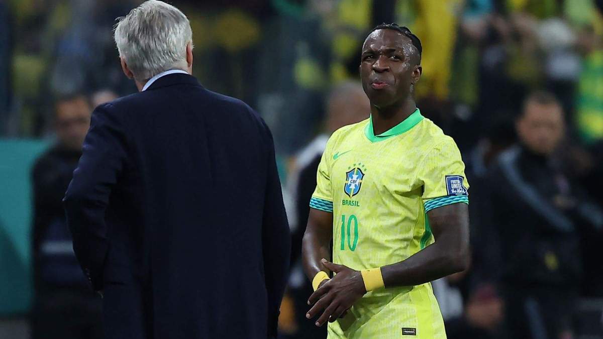 Ancelotti y Vinicius durante un partido de Brasil