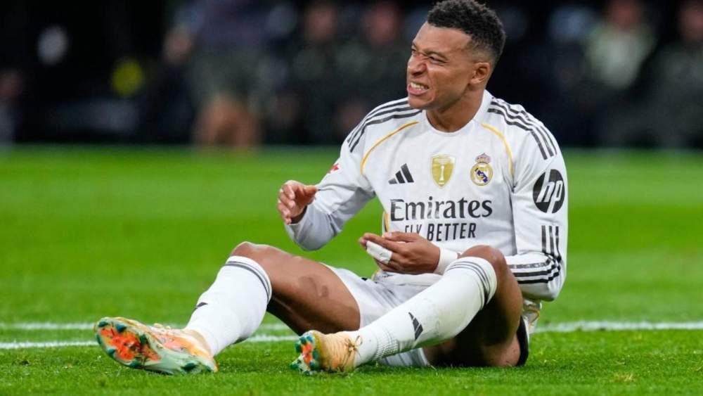 Kylian Mbappé ha tenido que parar por la persistencia de unas molestias en su rodilla izquierda.