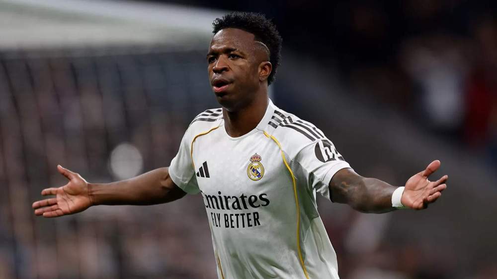 Vinicius Junior, celebrando un gol en la imagen durante un partido de Liga, vuelve a ser el referente ofensivo del Real Madrid ante el Elche en el encuentro de esta noche.