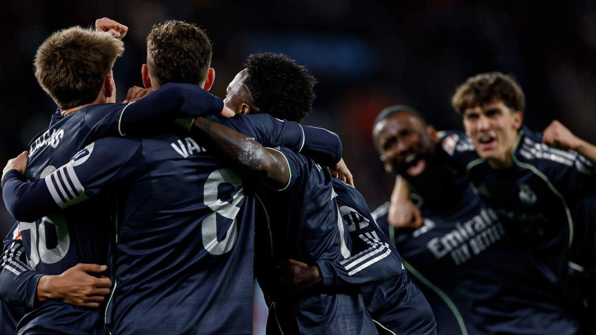 Fede Valverde, celebrando su gol ante el Celta de Vigo, en compañía de algunos de sus compañeros del Real Madrid.