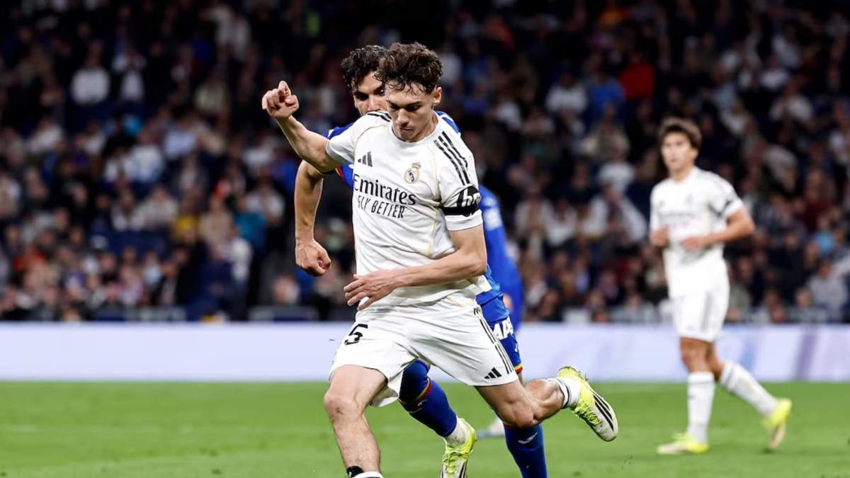 Thiago Pitarch jugando contra el Getafe.