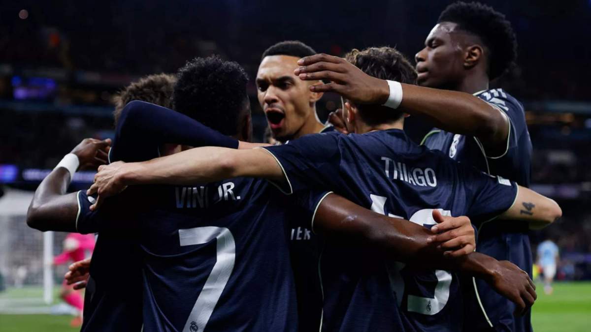 Jugadores del Real Madrid celebrando el gol de Vinicius