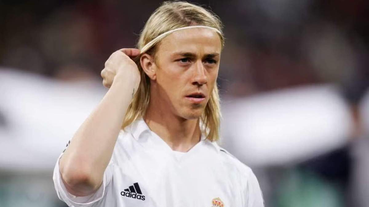 Guti Hernández disputando un partido con el Real Madrid.