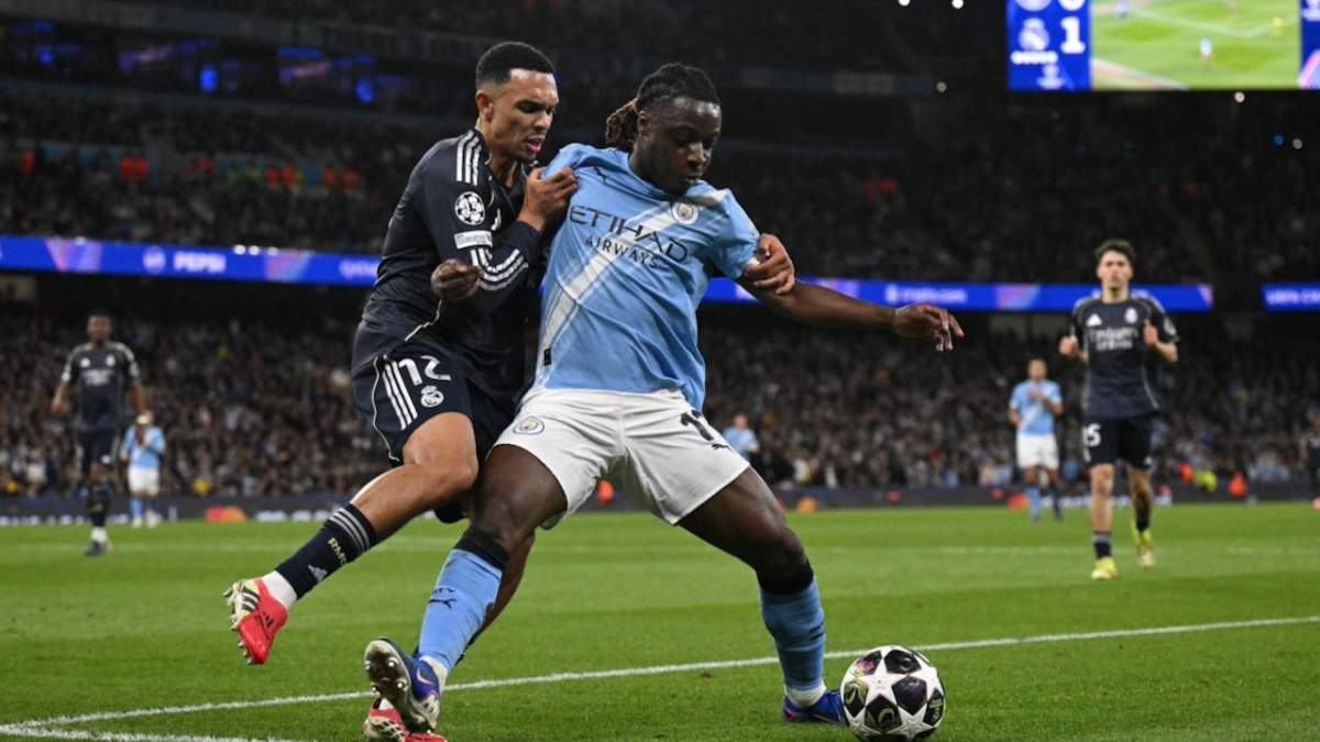 Trent Alexander-Arnold y Jeremy Doku vivieron una gran batalla sobre el terreno de juego del Etihad Stadium