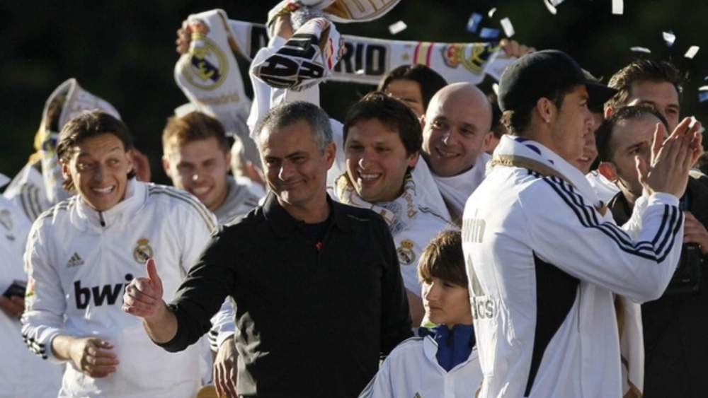 José Mourinho, en la celebración de la Liga de 2012 con el Real Madrid en Cibeles. José Mourinho, en la celebración de la Liga de 2012 con el Real Madrid en Cibeles.