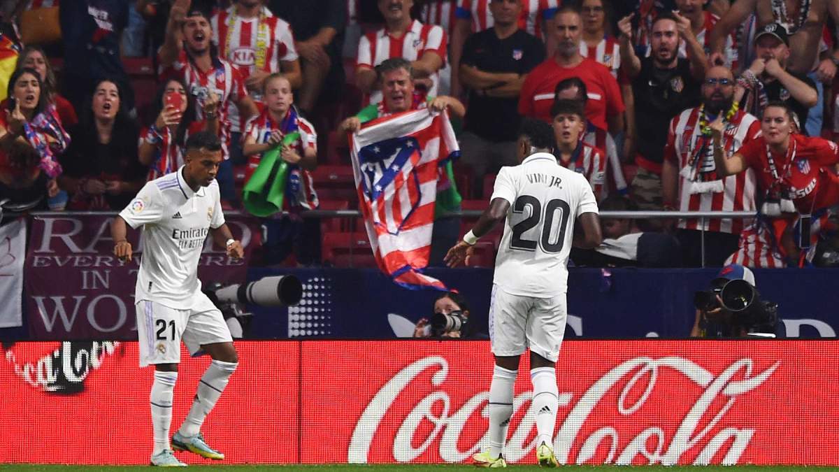 Rodrygo y Vinicius celebrando un gol en la última victoria del Real Madrid en un derbi liguero Rodrygo y Vinicius celebrando un gol en la última victoria del Real Madrid en un derbi liguero