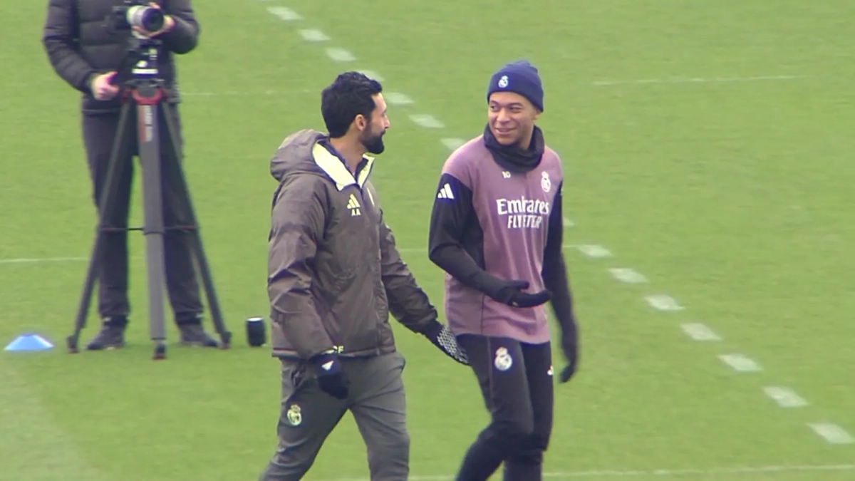 Arbeloa con Mbappé en un entrenamiento Arbeloa con Mbappé en un entrenamiento