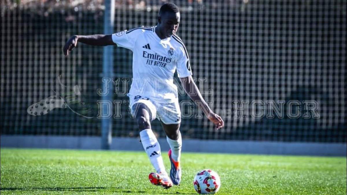 Lamini Fati jugando con la cantera del Real Madrid.