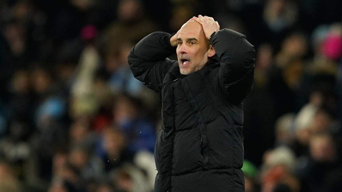 Guardiola lamentándose durante el partido de anoche