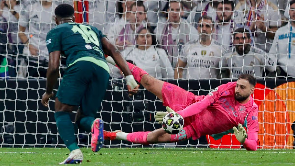 Gianluigi Donnarumma parando el penalti a Vinícius Júnior. Gianluigi Donnarumma parando el penalti a Vinícius Júnior.