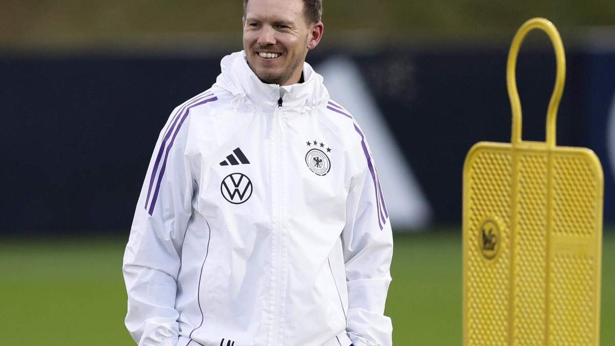 Julian Nagelsmann dirigiendo un entrenamiento del seleccionado de Alemania