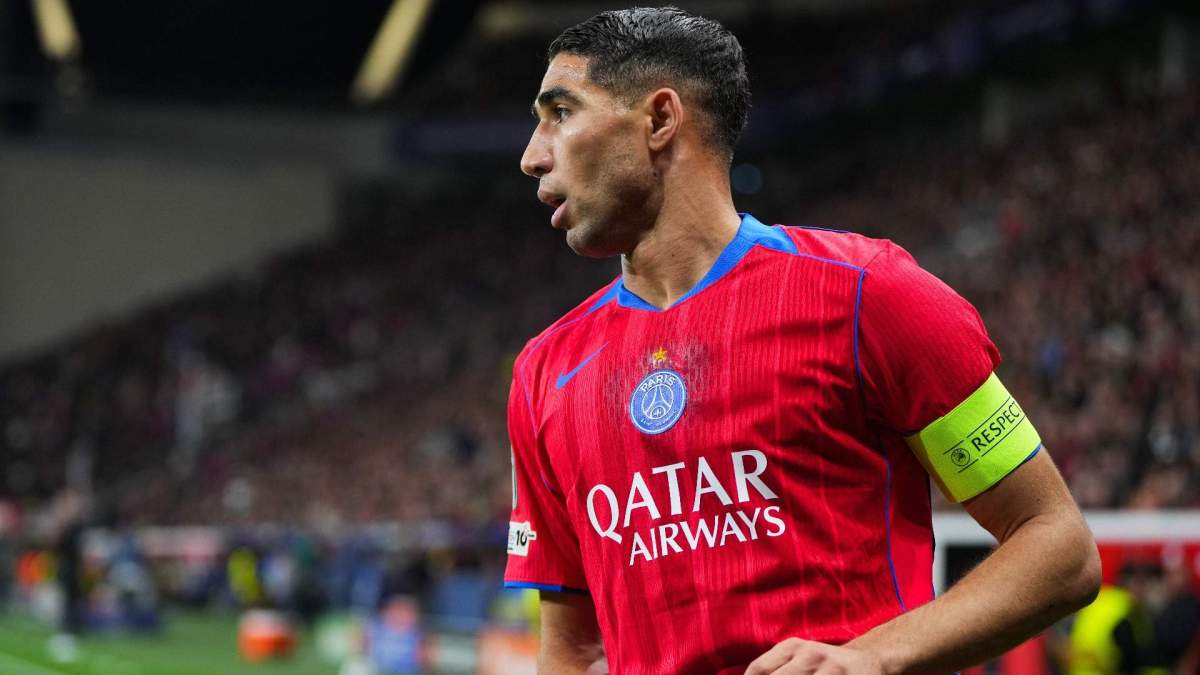 Achraf Hakimi en un partido con el PSG