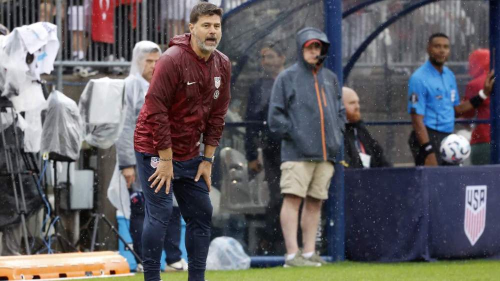 Mauricio Pochettino, dirigiendo un partido con la Selección de Estados Unidos. Mauricio Pochettino, dirigiendo un partido con la Selección de Estados Unidos.