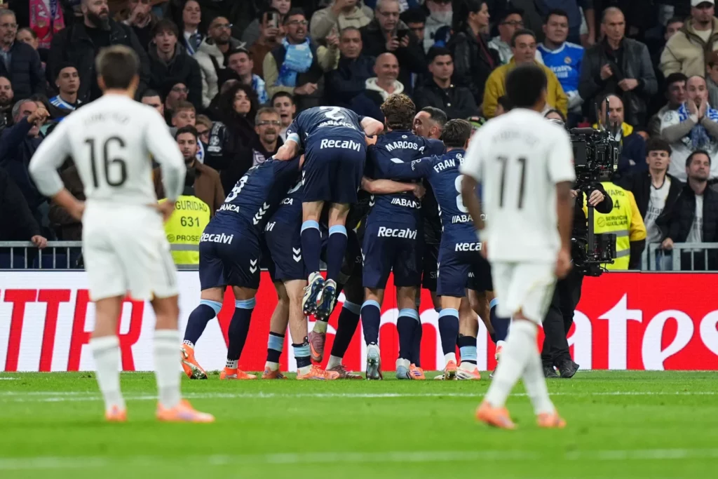 Los jugadores del Celta celebran un gol contra el Real Madrid en el partido de la primera vuelta.