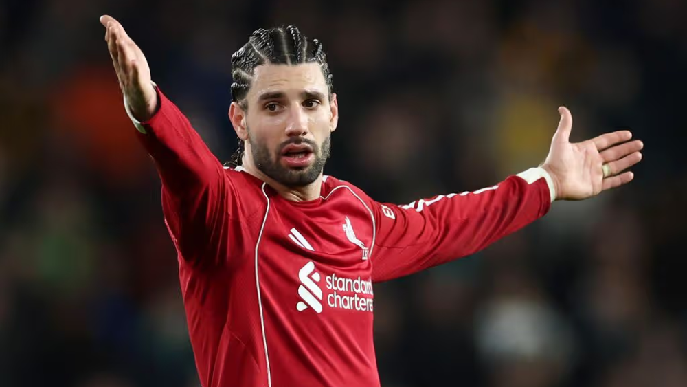 Szoboszlai jugando un partido con el Liverpool.