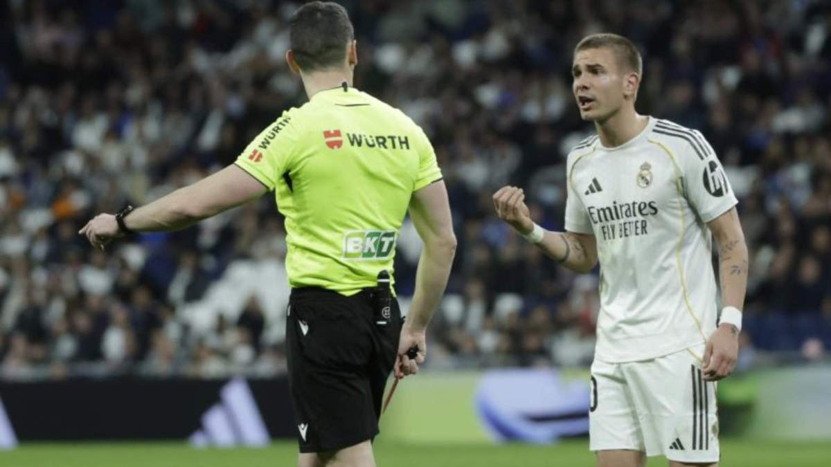 Momento de la expulsión de Mastantuono ante el Getafe