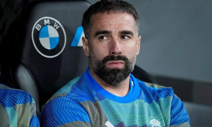 Carvajal en el banquillo del Santiago Bernabéu