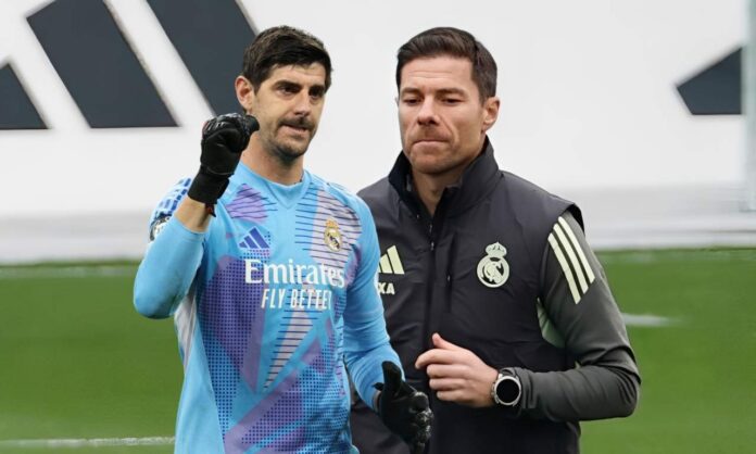 Courtois defiende a sus compañeros acerca de las razones por las que salió Xabi Alonso del club