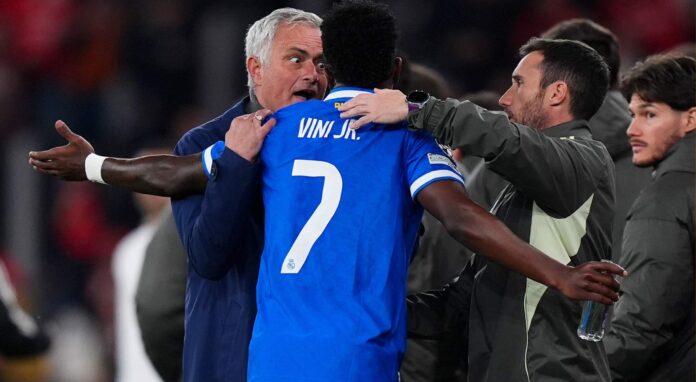 Hasselbaink critica a Mourinho por el caso Prestianni-Vinicius