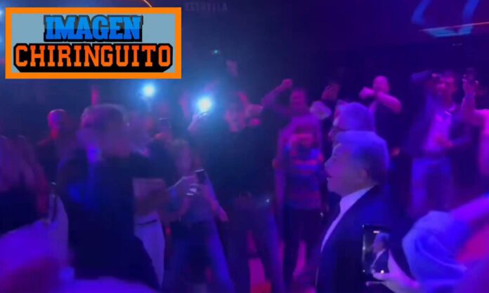 Joan Laporta celebrando su elección como presidente.