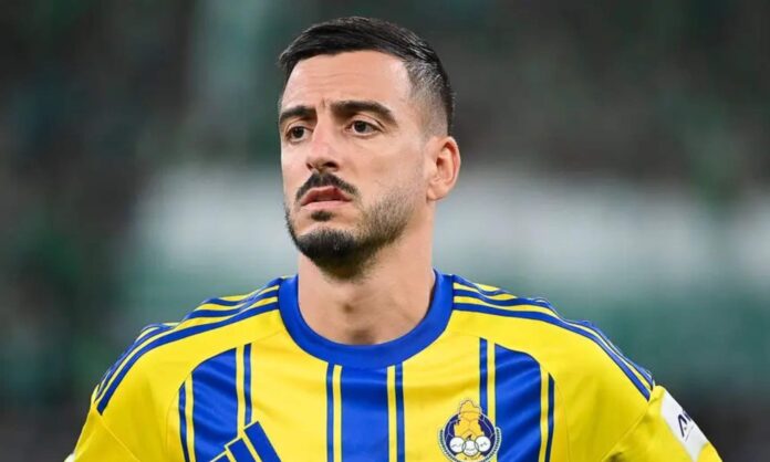 Joselu ha llegado a España procedente de Qatar, donde juega en el Al-Gharafa.