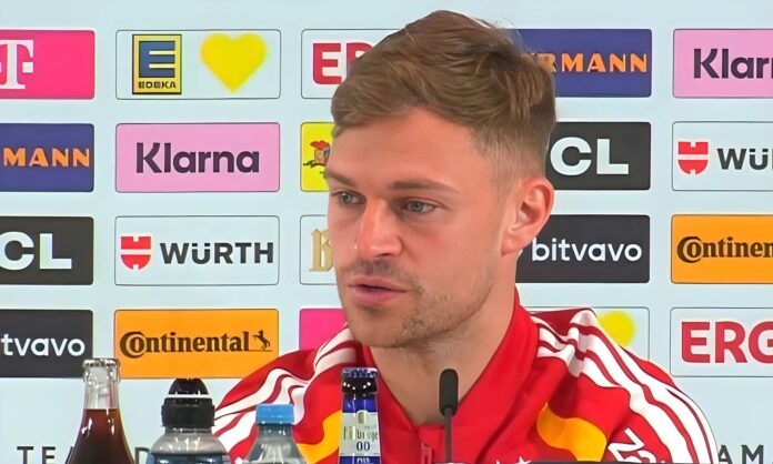 Joshua Kimmich ha defendido a Antonio Rüdiger durante la concentración con Alemania.