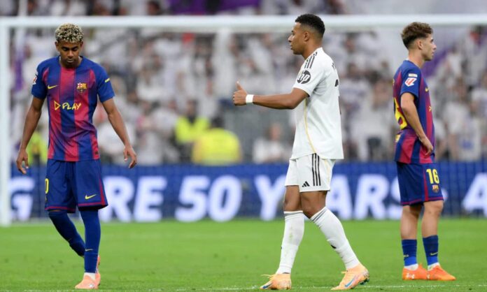 Kylian Mbappé y Lamine Yamal, durante el último Clásico de Liga en el estadio Santiago Bernabéu.