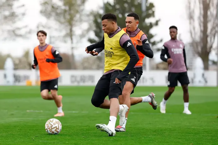  El Real Madrid prepara el derbi en Valdebebas con Bellingham y Mbappé

