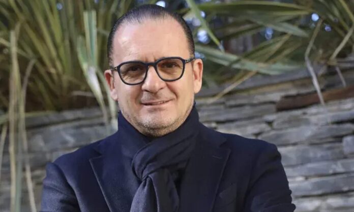 Mijatovic concediendo una entrevista.