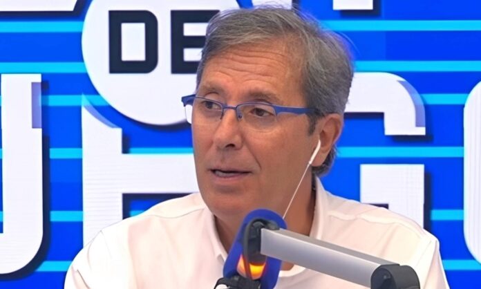 Paco González dando su opinión en COPE. 