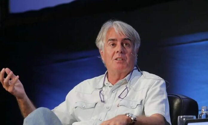 Siro López compartiendo su opinión.