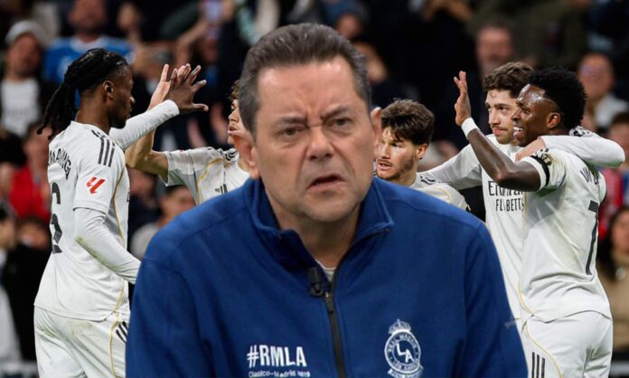 Tomás Roncero y jugadores del Real Madrid celebrando un gol.