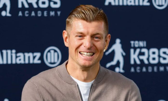 Toni Kroos, hablando durante un evento de su academia, la Toni Kroos Academy.