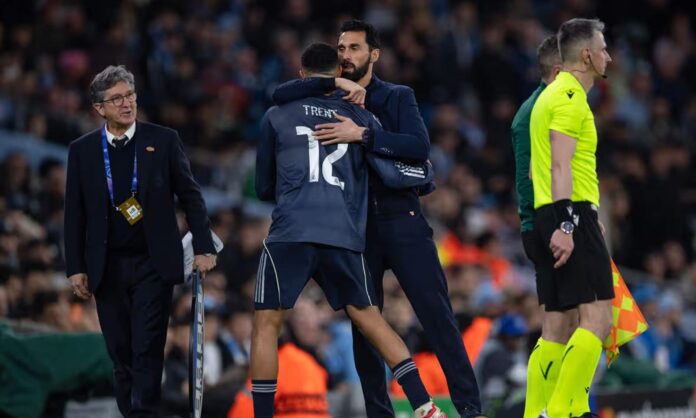 Alerta en el Real Madrid: Arbeloa busca solución al problema en la espalda de Alexander Arnold

