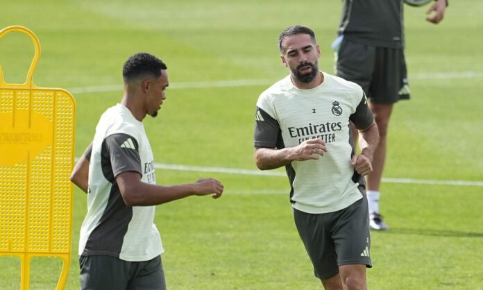 Trent Alexander-Arnold y Dani Carvajal en un entrenamiento del Real Madrid.