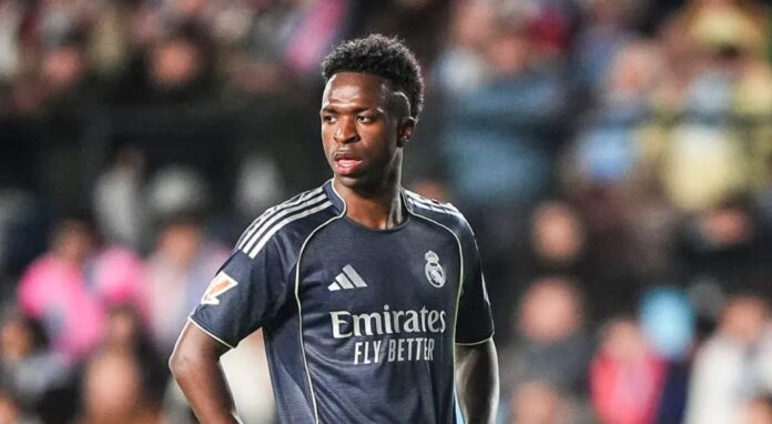 El físico de Vinicius preocupa a Arbeloa